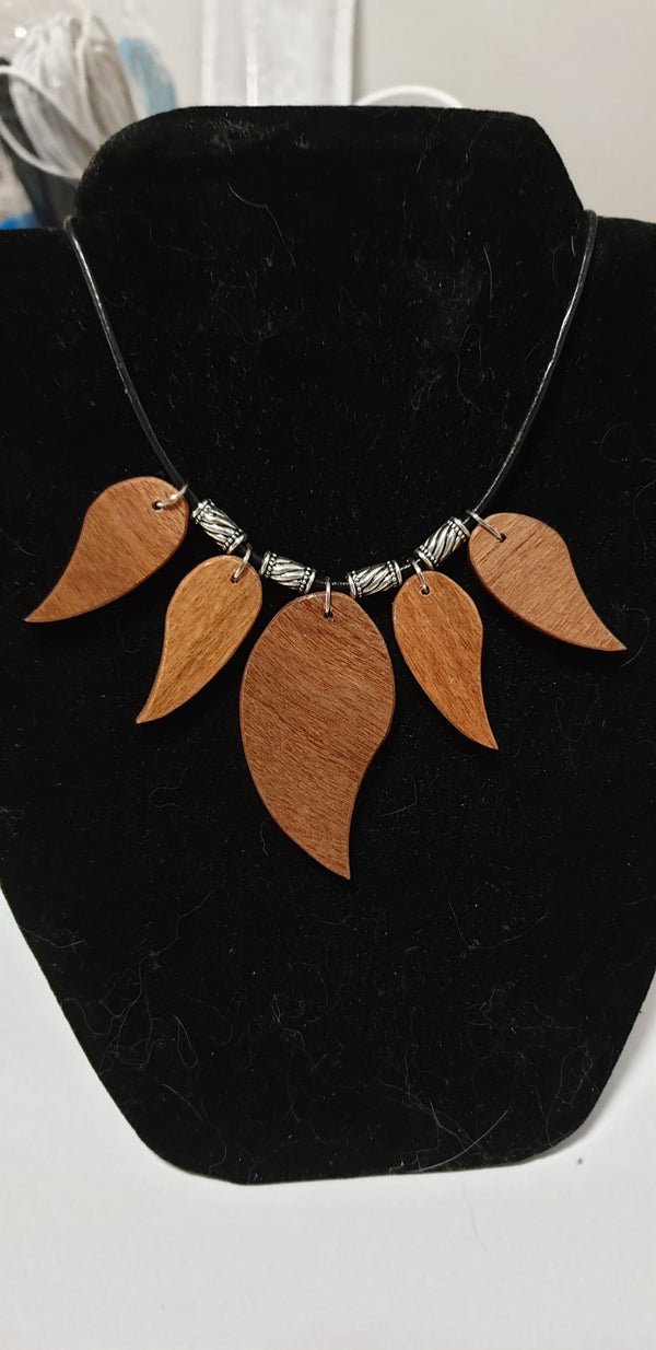 HMR Jewellery Wood Leaf Neckalce