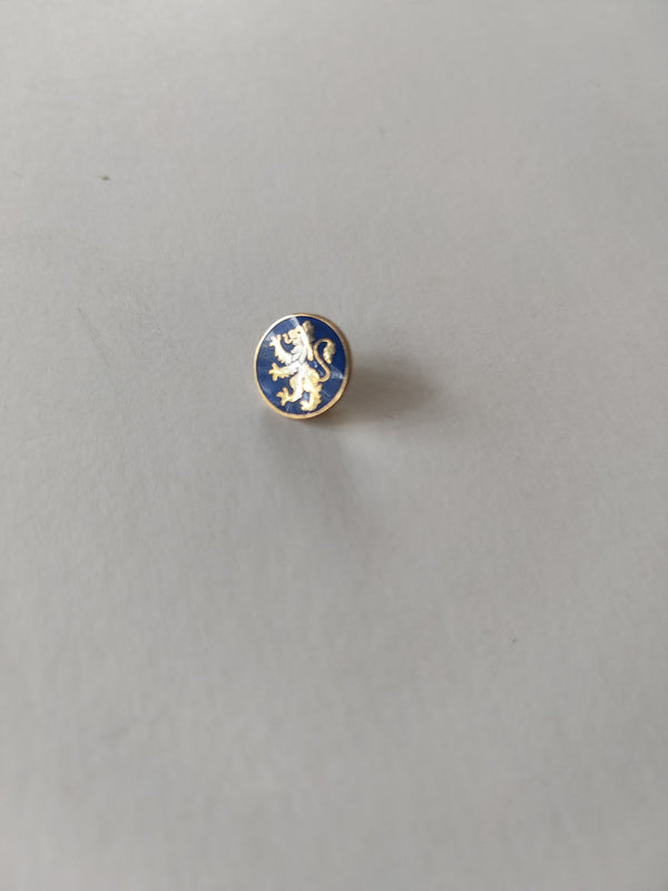 Rampant lion lapel pin