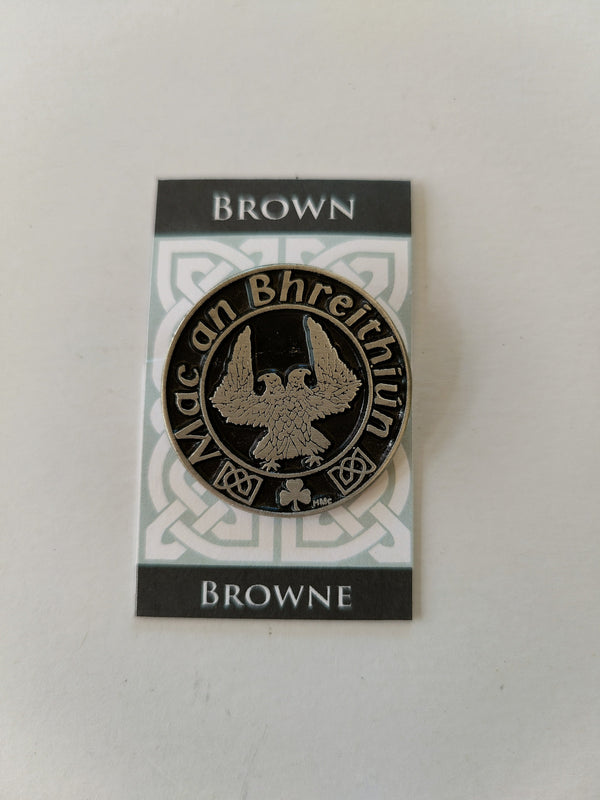 Brown Isish hat badge