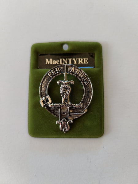 Scottish hat badge-MacIntyre