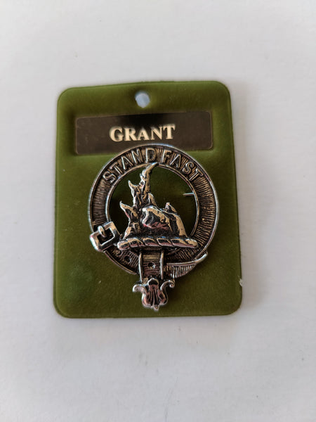 Grant Scottish hat badge