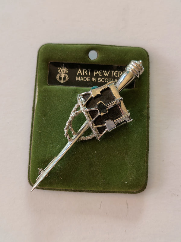 Drum kilt pin